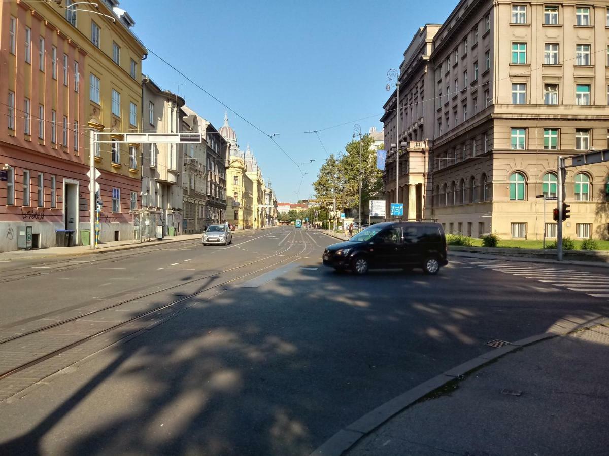 "Apartment Zagreb Idila Center", With A Balcony, Speed Wifi Bagian luar foto